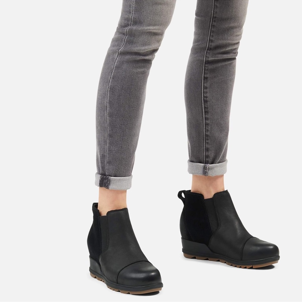 Sorel Evie Pull on Leather pull on waterproof boots size 5.5